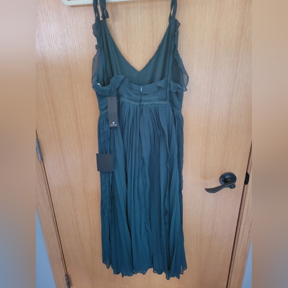 Lulus Forest Green pleated Dress - Picture 3 of 5
